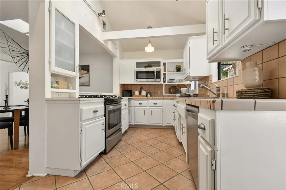 5546 Strohm North Hollywood, CA 91601