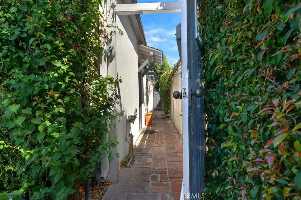 5546 Strohm North Hollywood, CA 91601