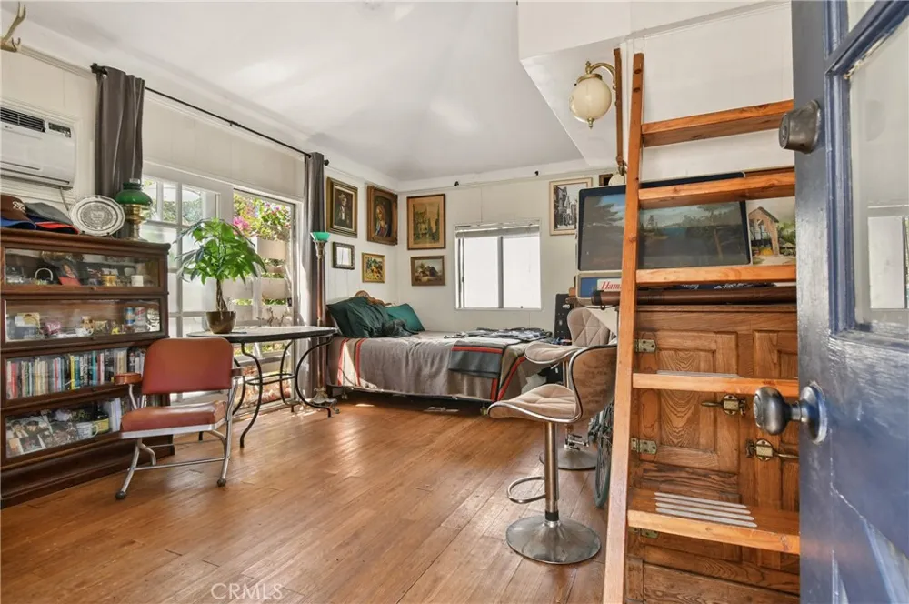 5546 Strohm North Hollywood, CA 91601