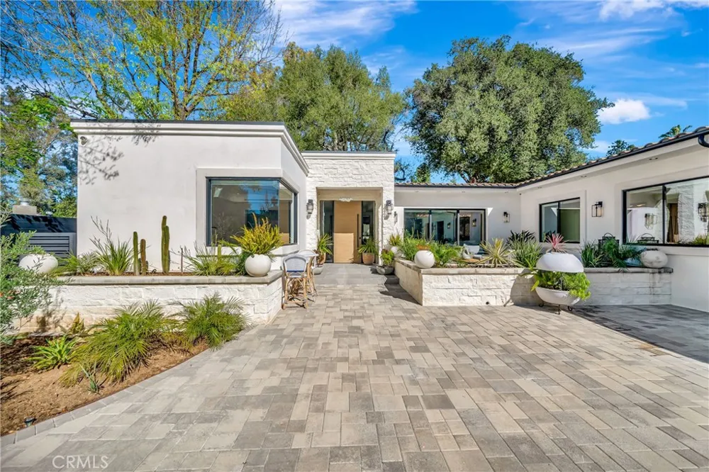 19225 Rosita Tarzana, CA 91356