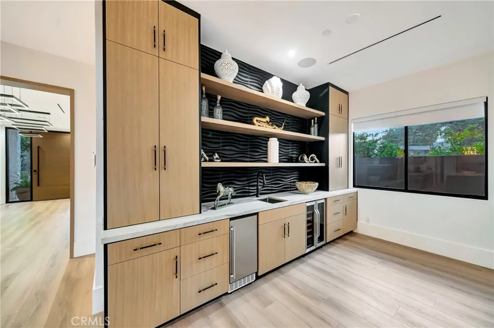 19225 Rosita Tarzana, CA 91356