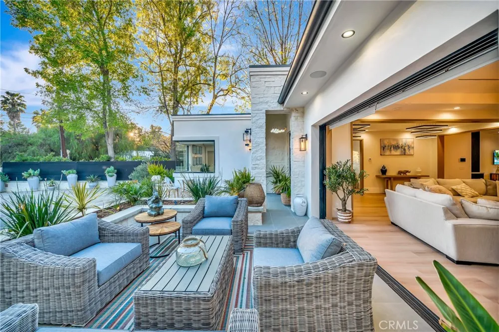 19225 Rosita Tarzana, CA 91356