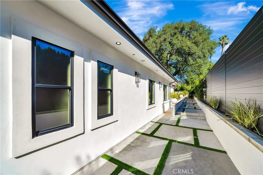 19225 Rosita Tarzana, CA 91356