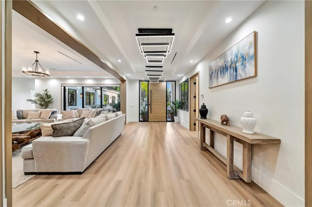 19225 Rosita Tarzana, CA 91356