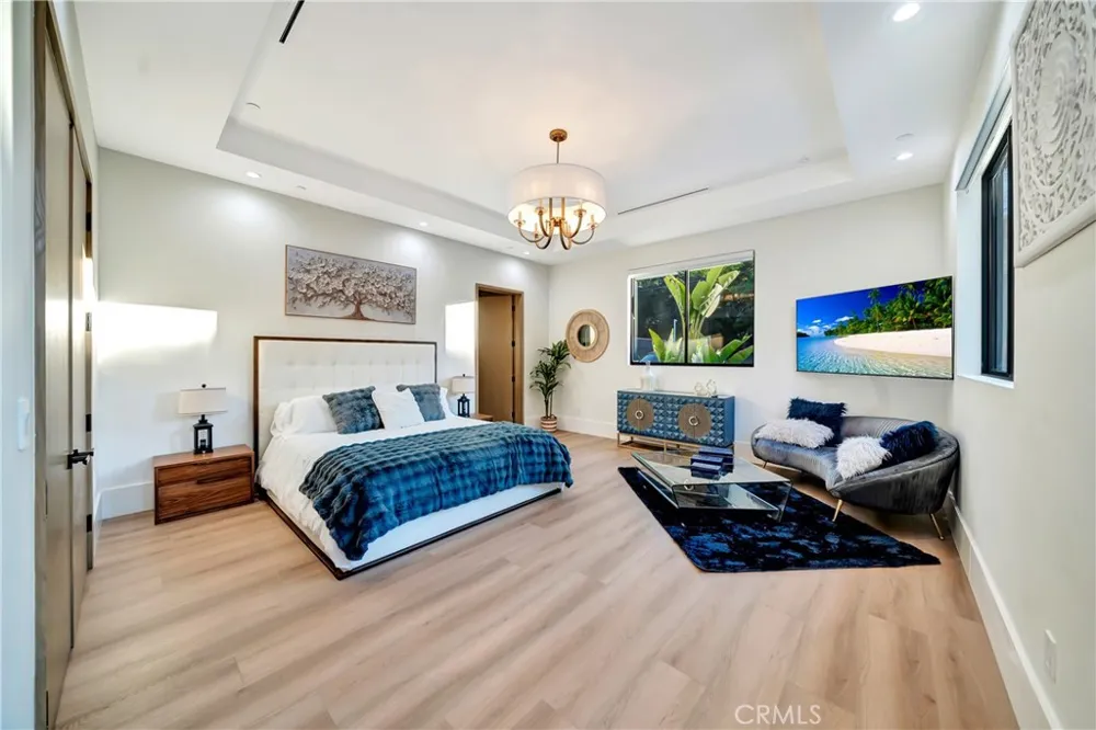 19225 Rosita Tarzana, CA 91356