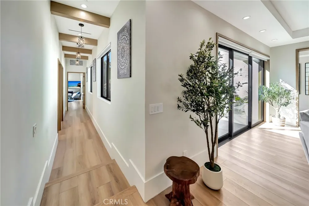 19225 Rosita Tarzana, CA 91356