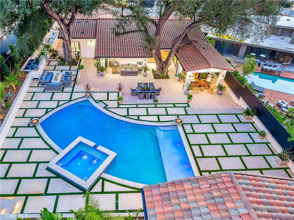19225 Rosita Tarzana, CA 91356