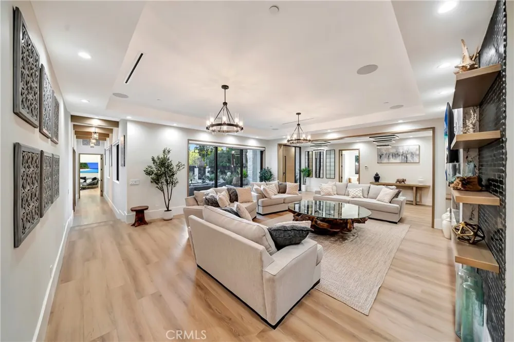 19225 Rosita Tarzana, CA 91356