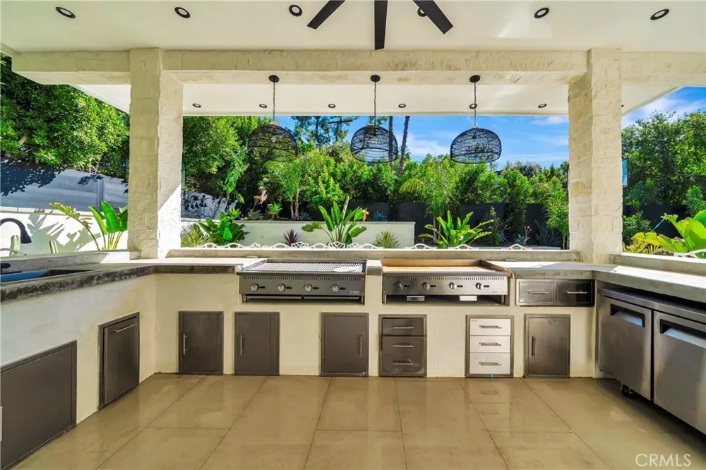 19225 Rosita Tarzana, CA 91356