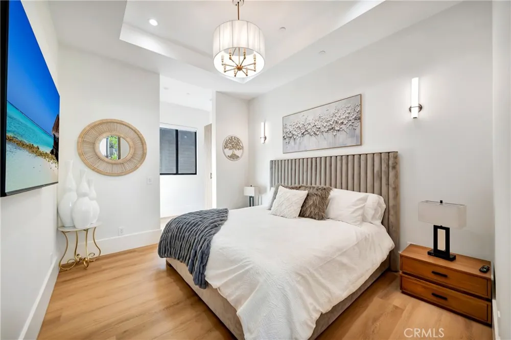 19225 Rosita Tarzana, CA 91356