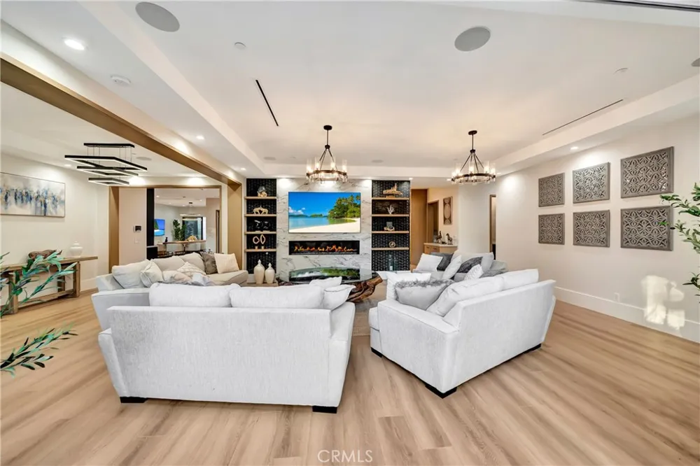 19225 Rosita Tarzana, CA 91356