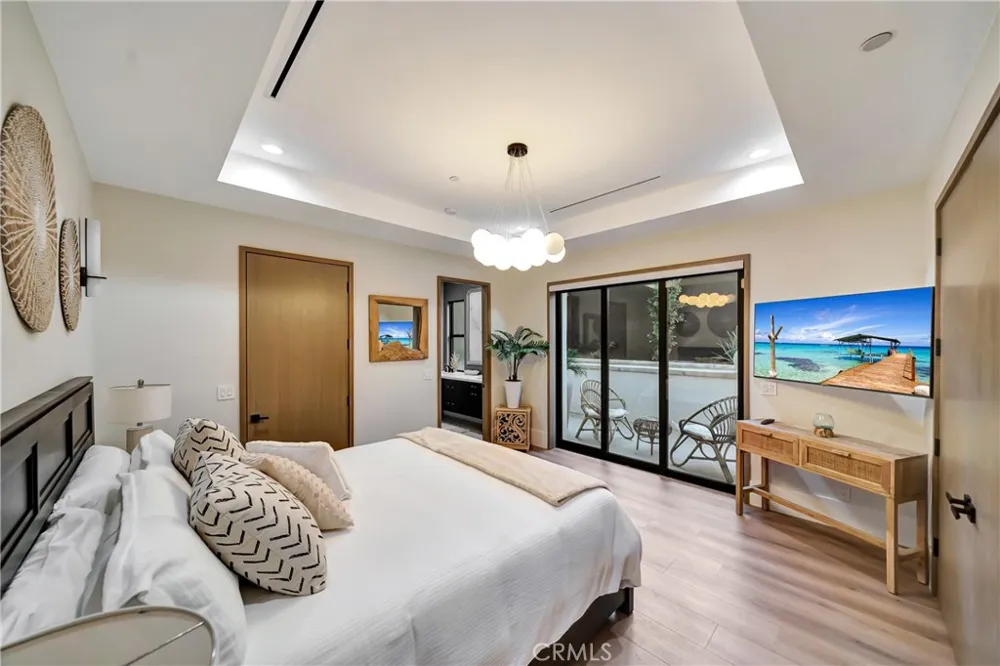 19225 Rosita Tarzana, CA 91356
