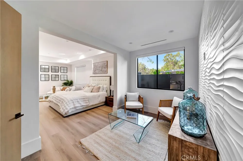 19225 Rosita Tarzana, CA 91356