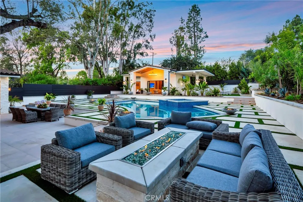 19225 Rosita Tarzana, CA 91356