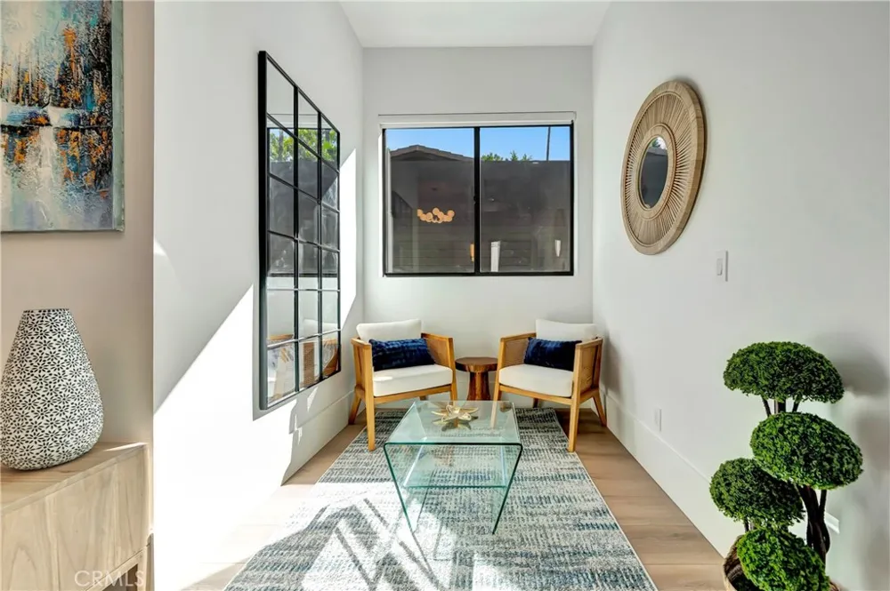 19225 Rosita Tarzana, CA 91356