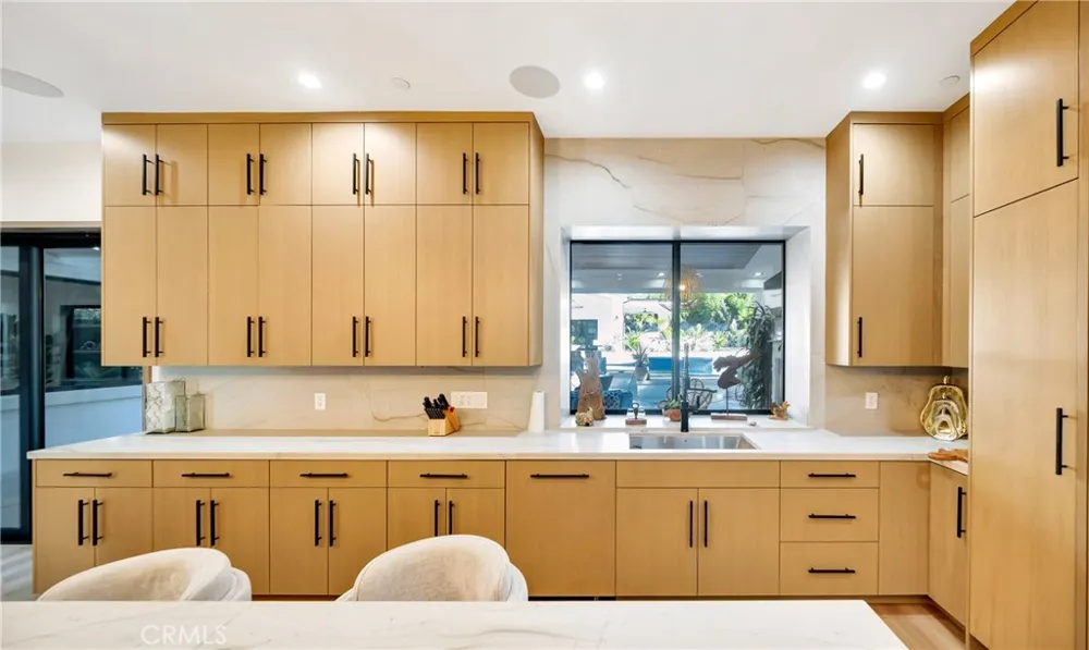 19225 Rosita Tarzana, CA 91356