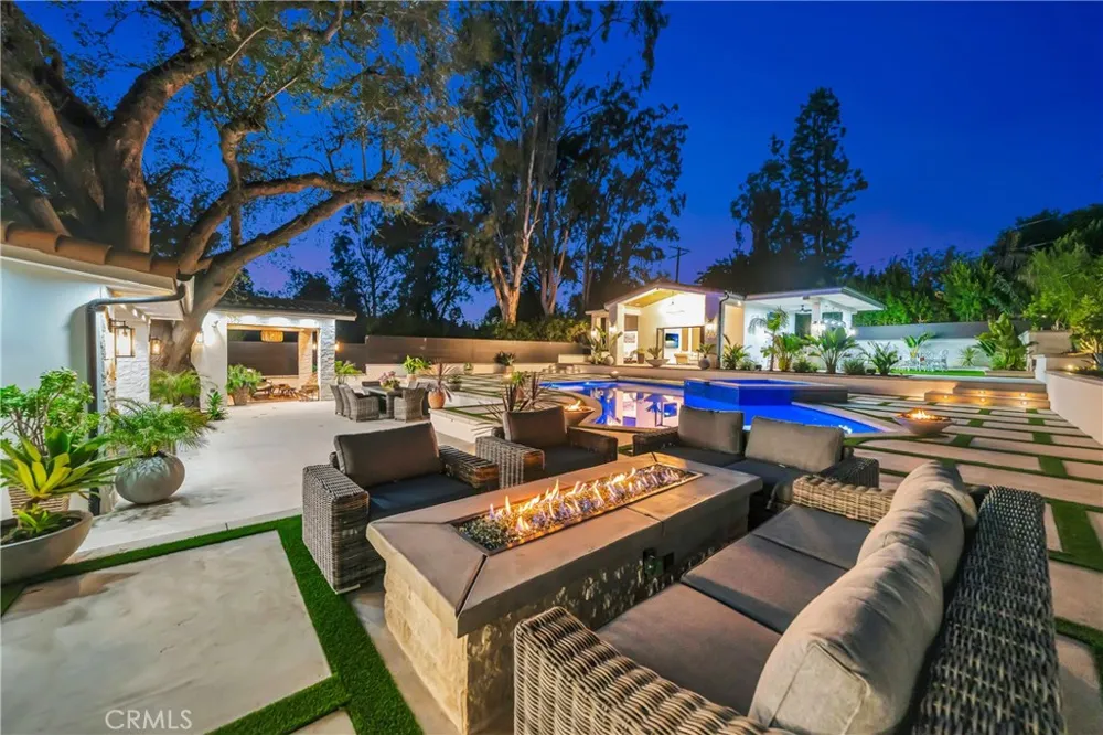 19225 Rosita Tarzana, CA 91356
