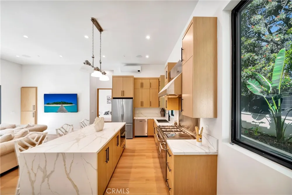 19225 Rosita Tarzana, CA 91356