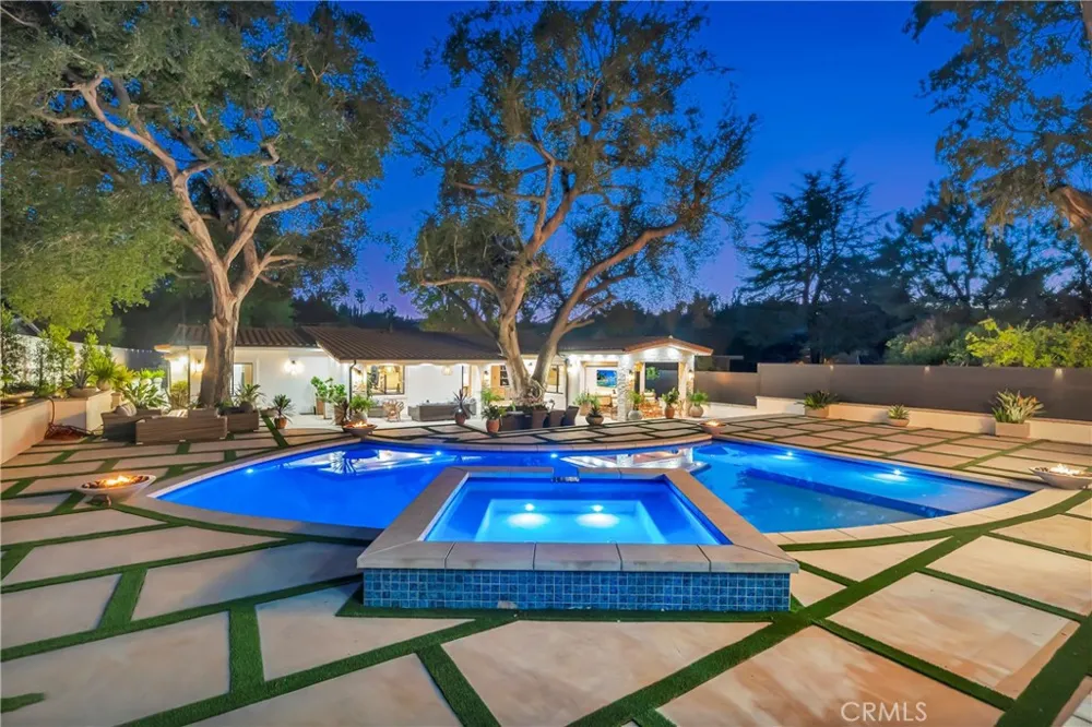 19225 Rosita Tarzana, CA 91356