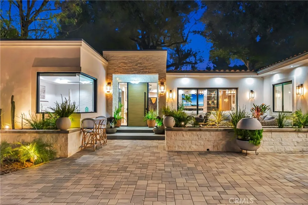 19225 Rosita Tarzana, CA 91356