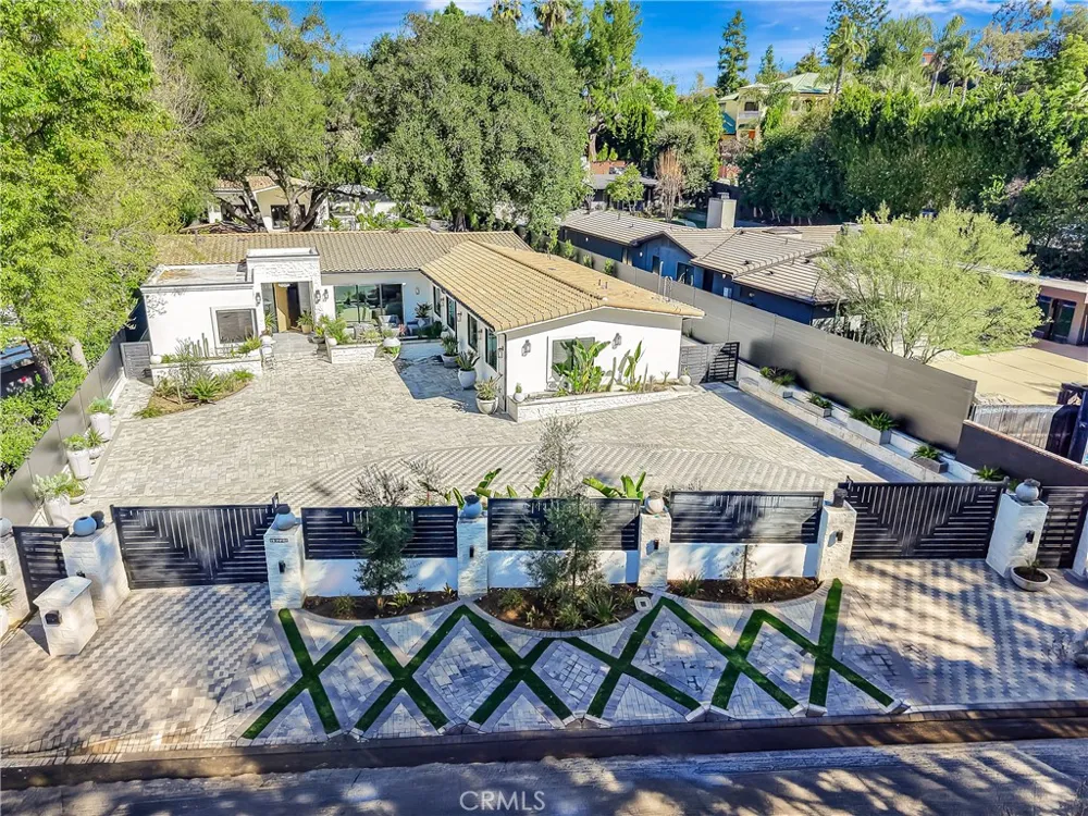 19225 Rosita Tarzana, CA 91356