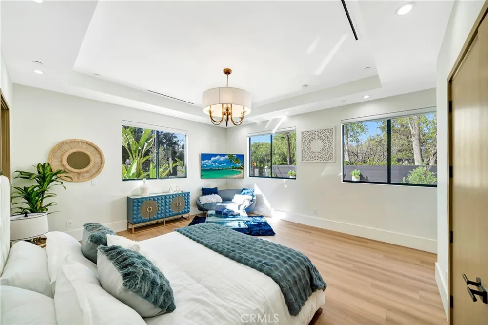 19225 Rosita Tarzana, CA 91356