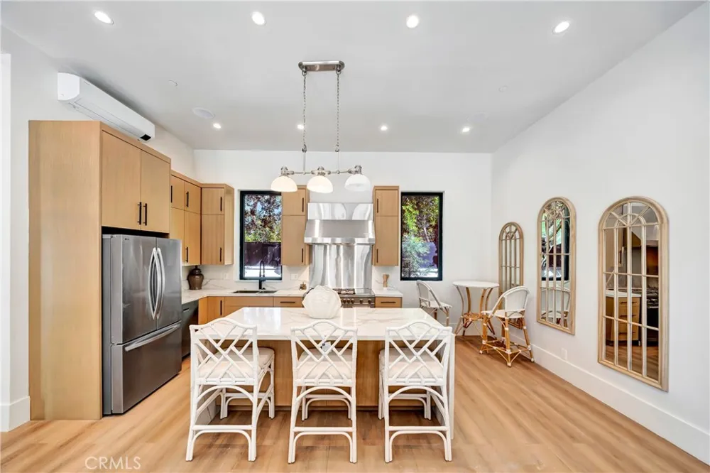 19225 Rosita Tarzana, CA 91356