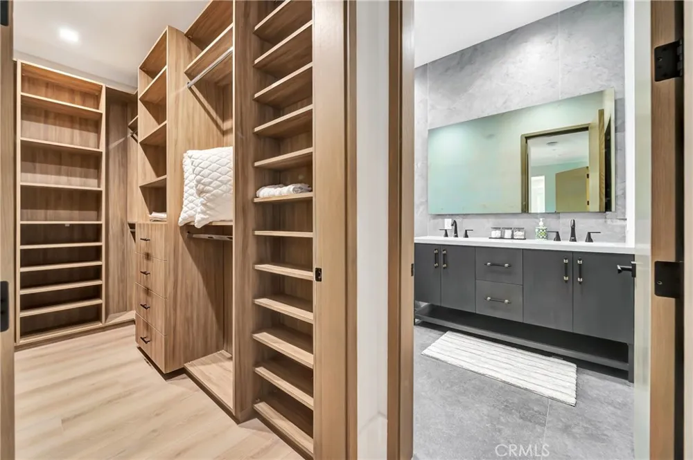 19225 Rosita Tarzana, CA 91356
