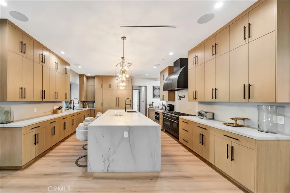 19225 Rosita Tarzana, CA 91356