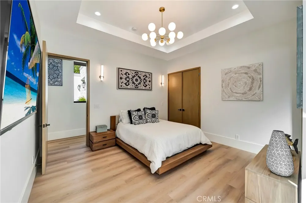 19225 Rosita Tarzana, CA 91356