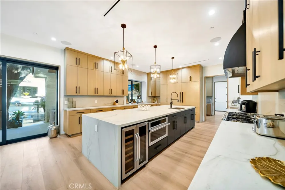 19225 Rosita Tarzana, CA 91356