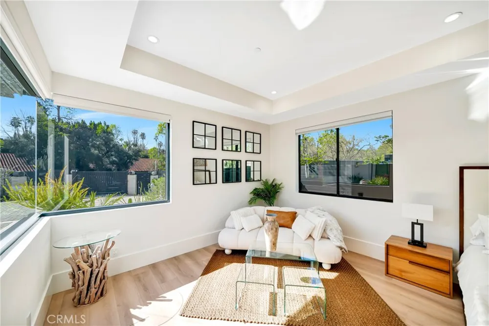 19225 Rosita Tarzana, CA 91356