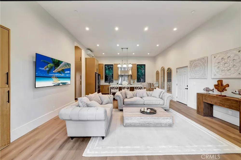 19225 Rosita Tarzana, CA 91356