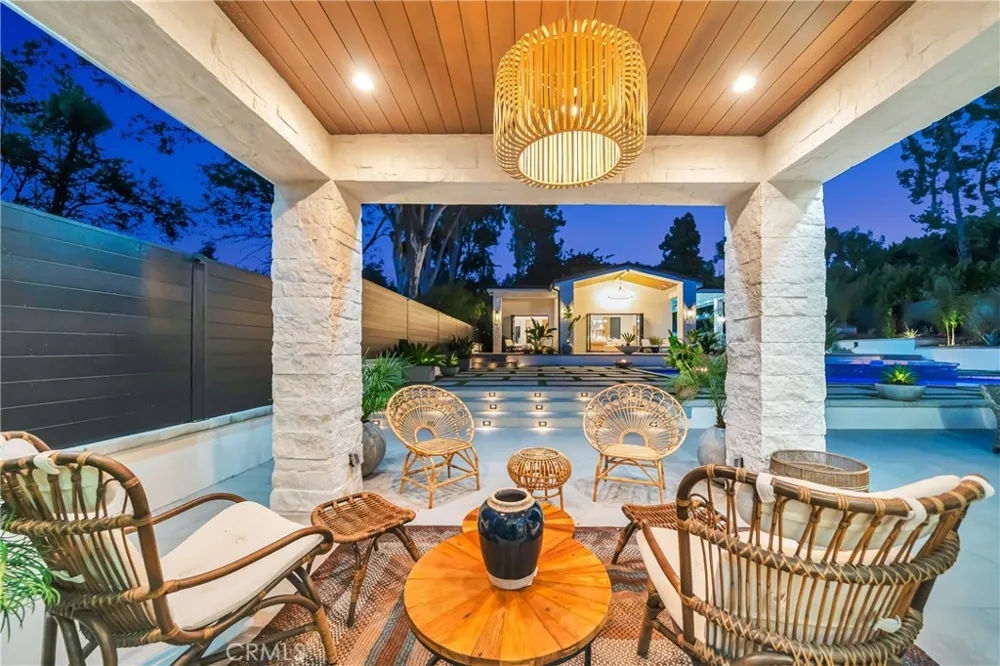 19225 Rosita Tarzana, CA 91356