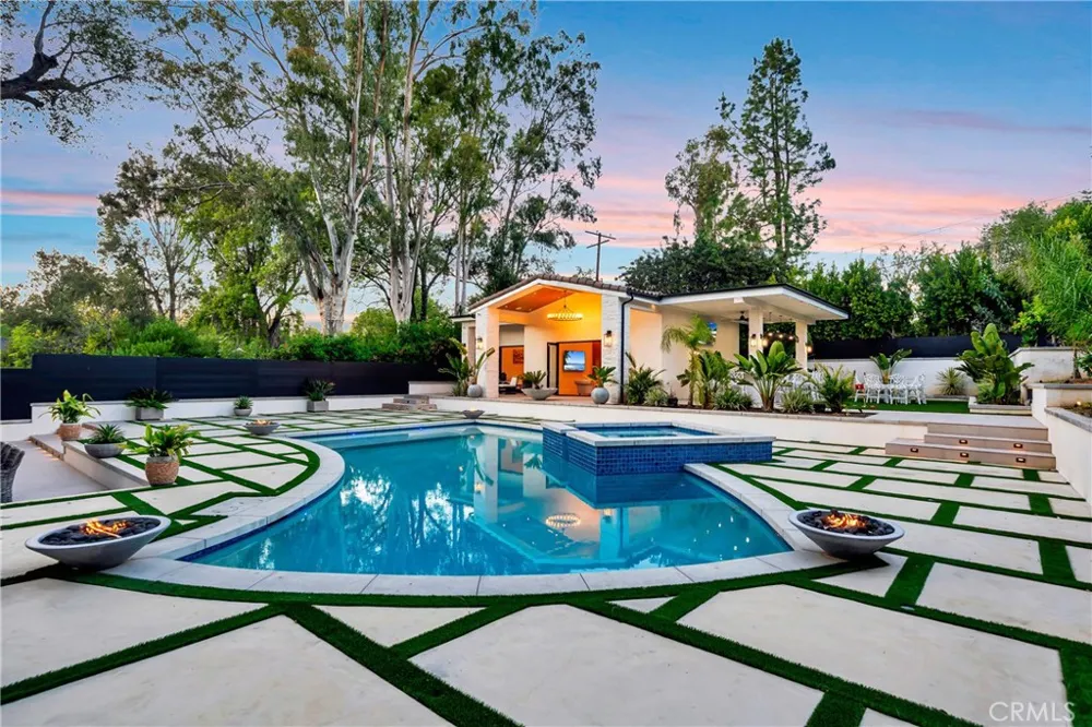 19225 Rosita Tarzana, CA 91356