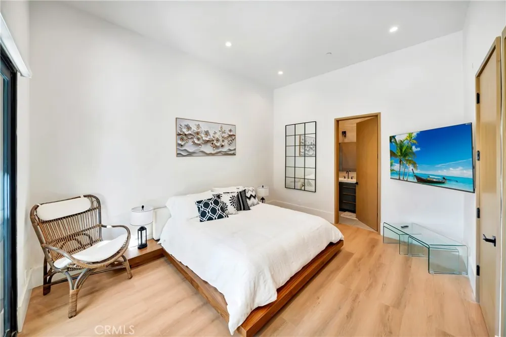 19225 Rosita Tarzana, CA 91356