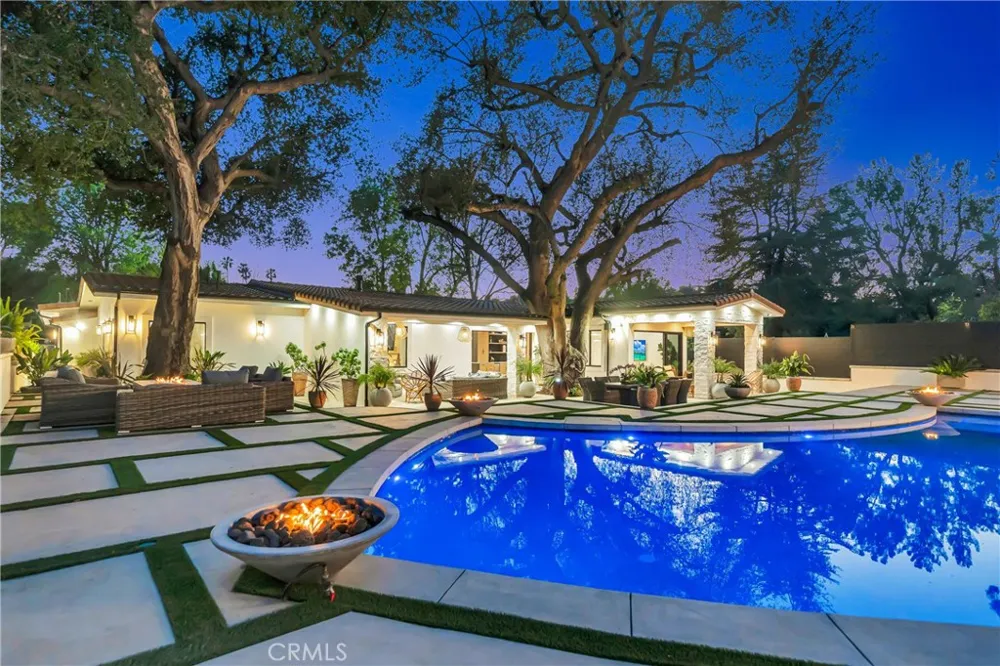 19225 Rosita Tarzana, CA 91356