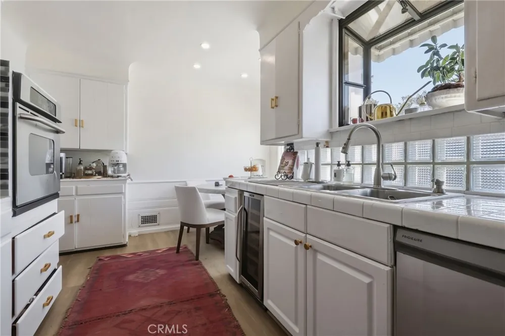 4400 W 59th Place Los Angeles, CA 90043