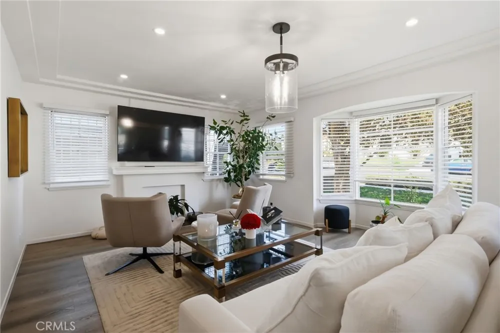 4400 W 59th Place Los Angeles, CA 90043
