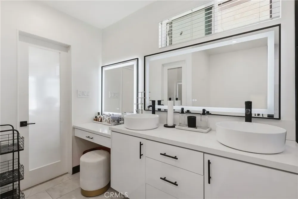 4400 W 59th Place Los Angeles, CA 90043