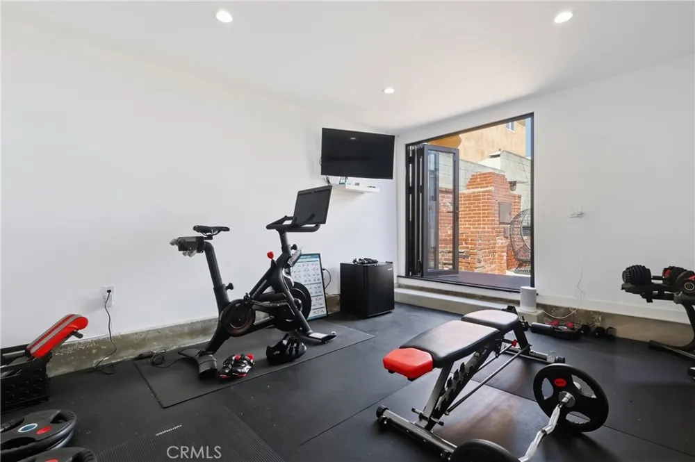 4400 W 59th Place Los Angeles, CA 90043