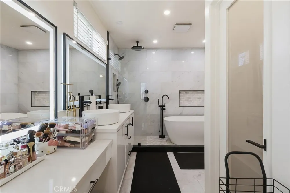 4400 W 59th Place Los Angeles, CA 90043