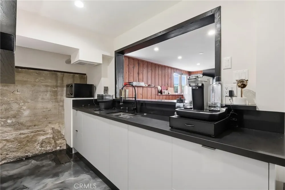 4400 W 59th Place Los Angeles, CA 90043