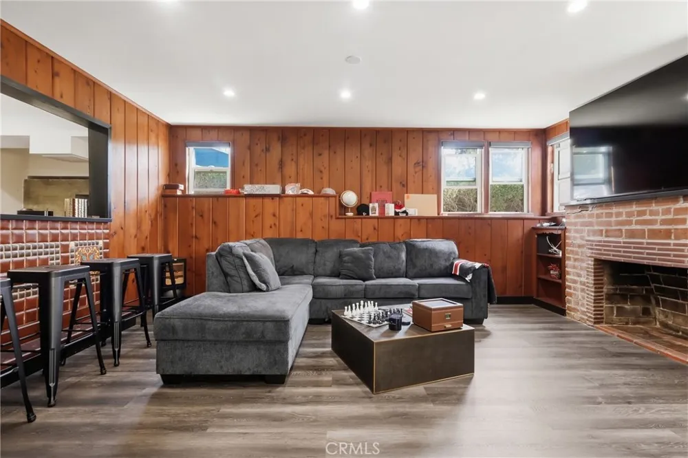 4400 W 59th Place Los Angeles, CA 90043