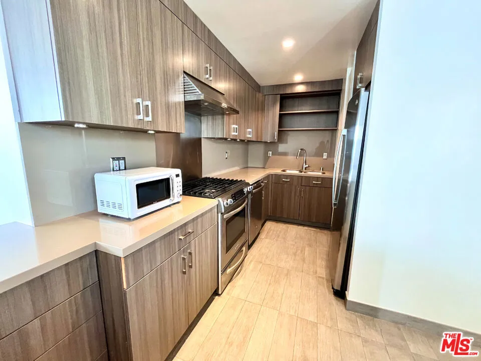 17350 W Sunset Boulevard #602 Los Angeles, CA 90272