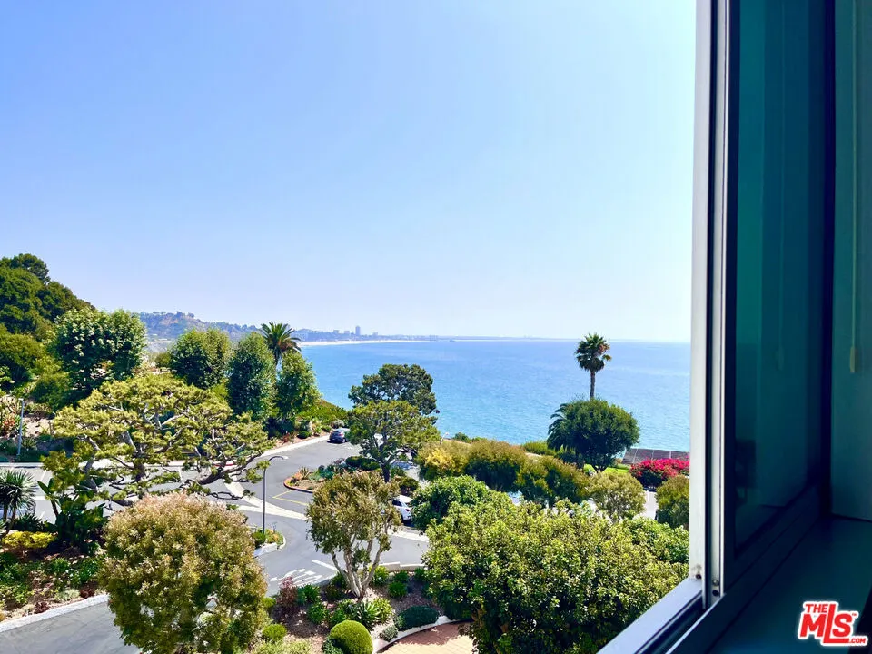 17350 W Sunset Boulevard #602 Los Angeles, CA 90272