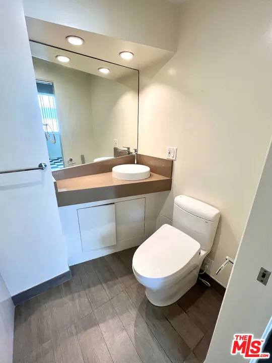 17350 W Sunset Boulevard #602 Los Angeles, CA 90272