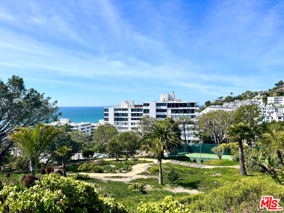 17350 W Sunset Boulevard #602 Los Angeles, CA 90272