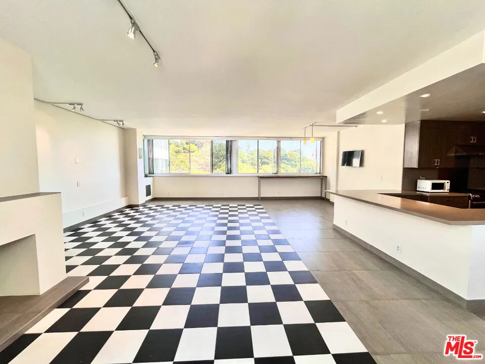 17350 W Sunset Boulevard #602 Los Angeles, CA 90272