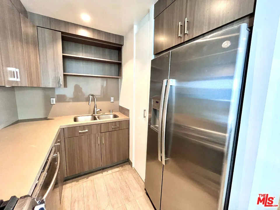 17350 W Sunset Boulevard #602 Los Angeles, CA 90272